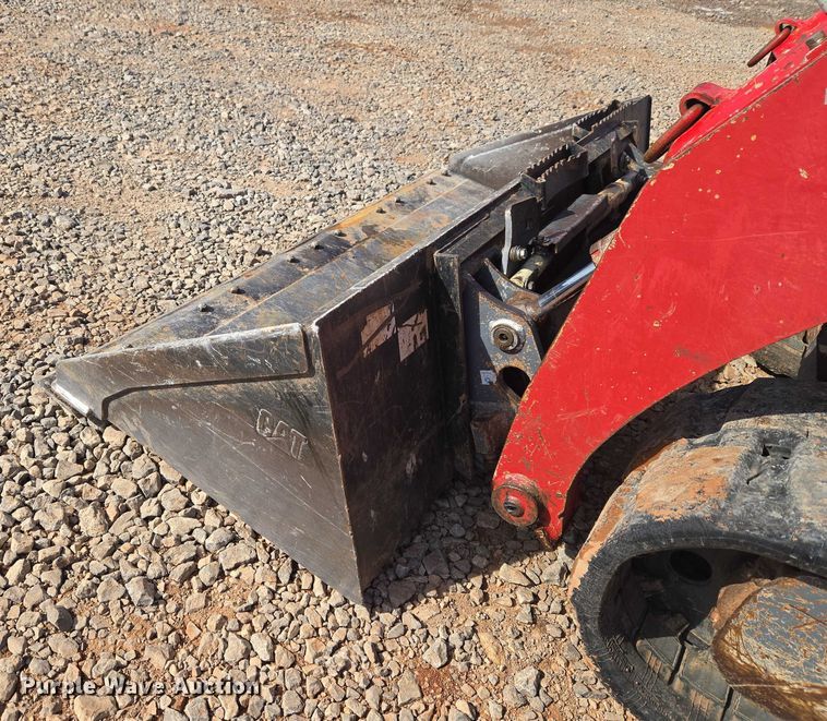 image for item ET1240 2017 Takeuchi TL8 tracked skid steer loader