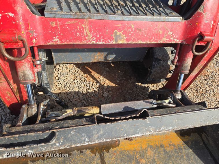 image for item ET1240 2017 Takeuchi TL8 tracked skid steer loader