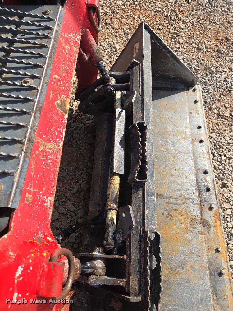 image for item ET1240 2017 Takeuchi TL8 tracked skid steer loader