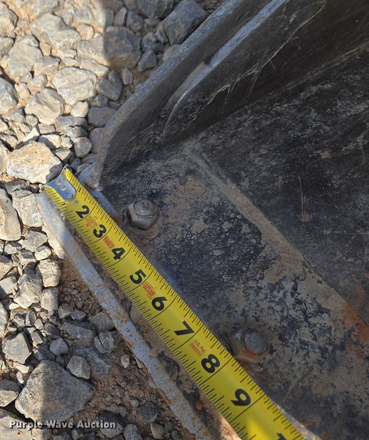 image for item ET1240 2017 Takeuchi TL8 tracked skid steer loader