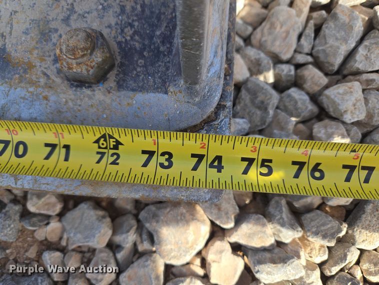 image for item ET1240 2017 Takeuchi TL8 tracked skid steer loader