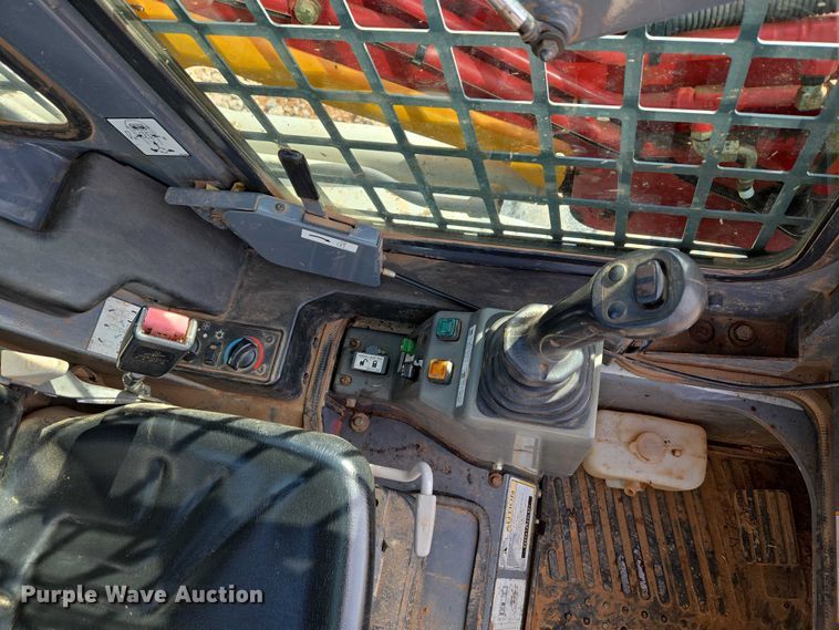 image for item ET1240 2017 Takeuchi TL8 tracked skid steer loader