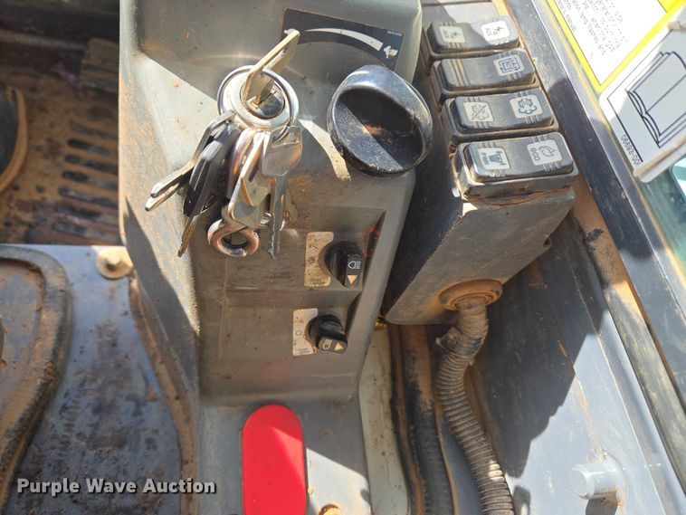 image for item ET1240 2017 Takeuchi TL8 tracked skid steer loader