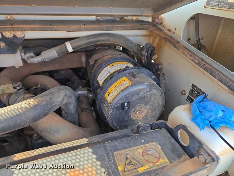 image for item ET1240 2017 Takeuchi TL8 tracked skid steer loader