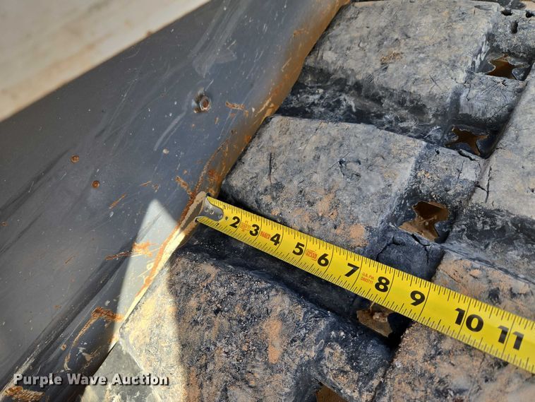 image for item ET1240 2017 Takeuchi TL8 tracked skid steer loader