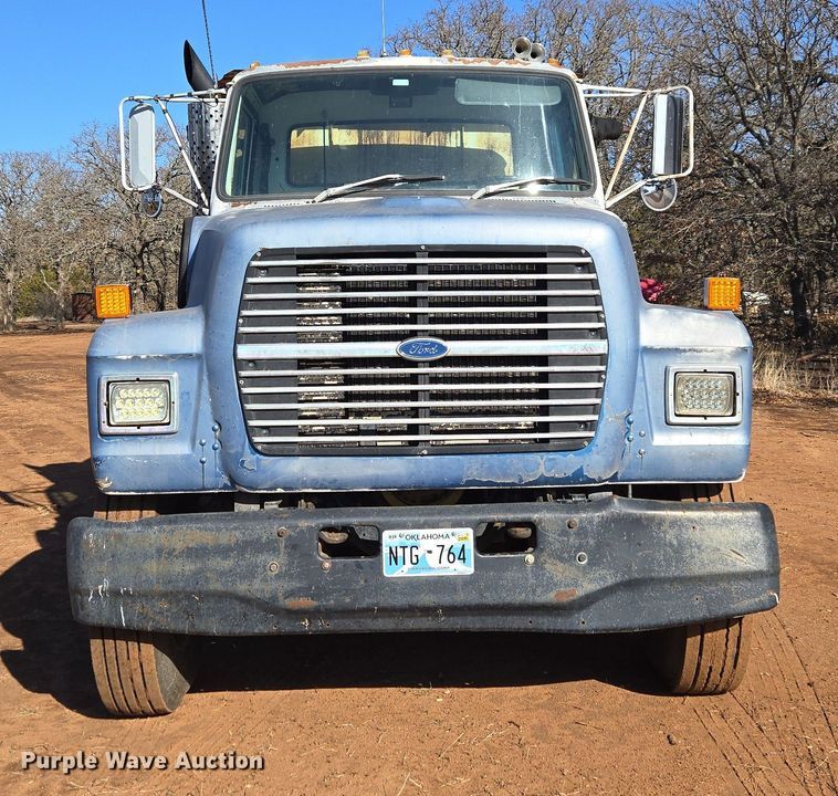 image for item ET1244 1990 Ford LT9000 dump truck