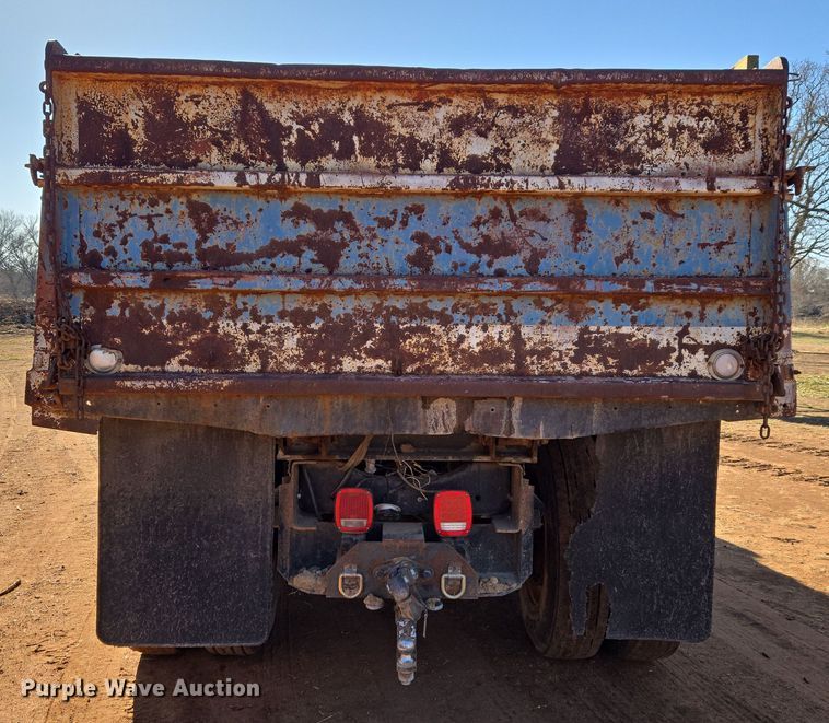 image for item ET1244 1990 Ford LT9000 dump truck