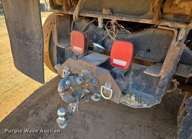 image for item ET1244 1990 Ford LT9000 dump truck