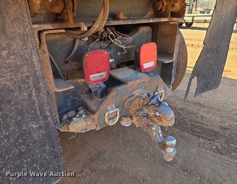 image for item ET1244 1990 Ford LT9000 dump truck