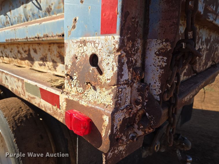 image for item ET1244 1990 Ford LT9000 dump truck