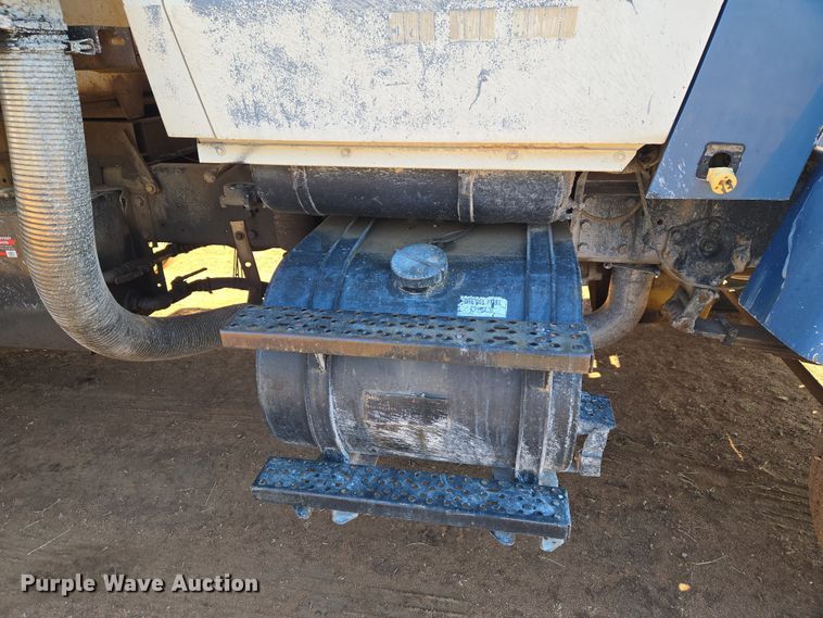 image for item ET1244 1990 Ford LT9000 dump truck