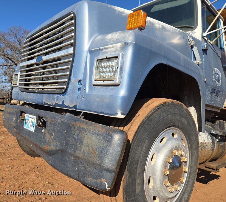 image for item ET1244 1990 Ford LT9000 dump truck