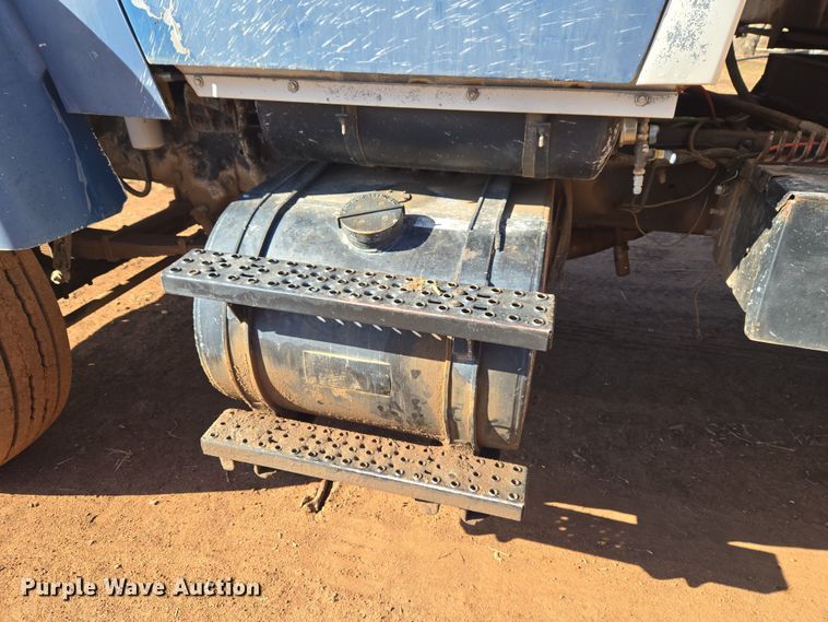 image for item ET1244 1990 Ford LT9000 dump truck