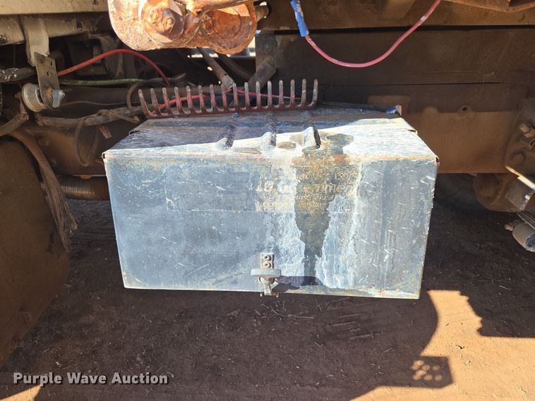 image for item ET1244 1990 Ford LT9000 dump truck