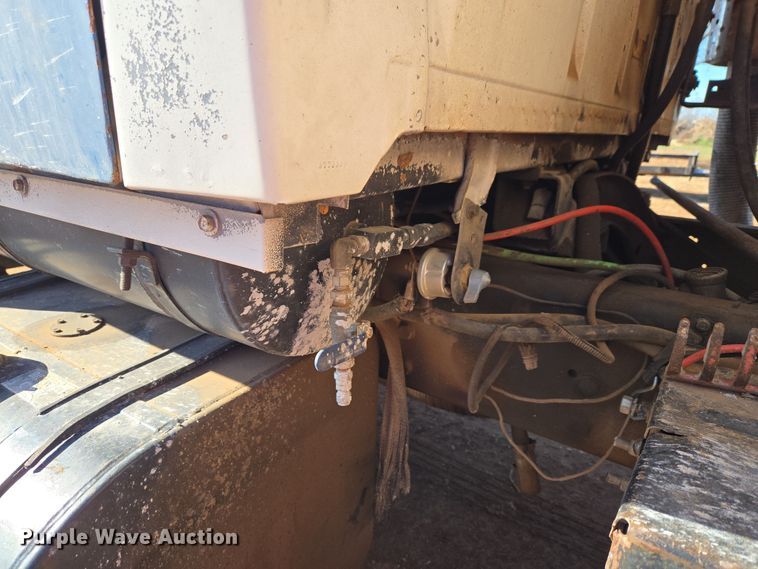 image for item ET1244 1990 Ford LT9000 dump truck