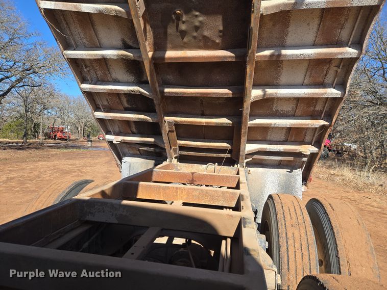 image for item ET1244 1990 Ford LT9000 dump truck