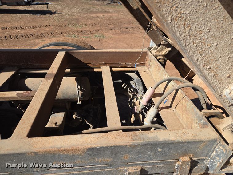 image for item ET1244 1990 Ford LT9000 dump truck