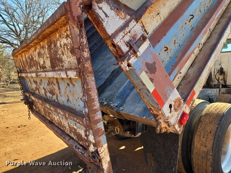 image for item ET1244 1990 Ford LT9000 dump truck
