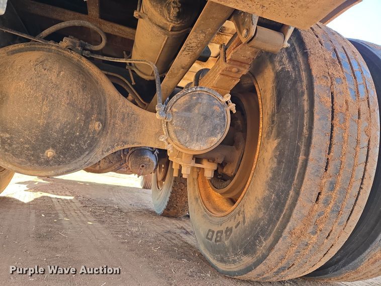 image for item ET1244 1990 Ford LT9000 dump truck