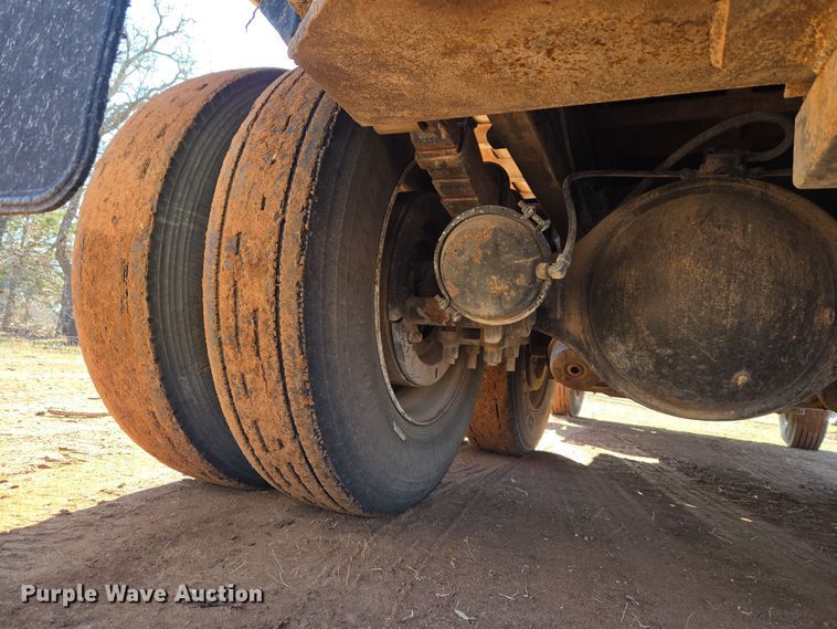 image for item ET1244 1990 Ford LT9000 dump truck