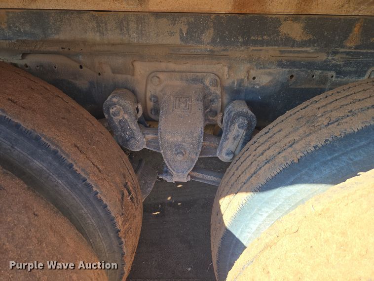 image for item ET1244 1990 Ford LT9000 dump truck