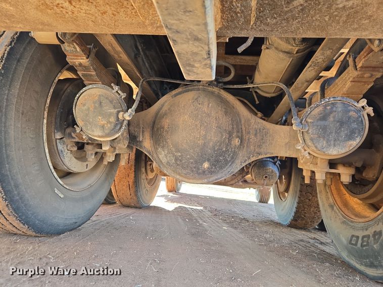 image for item ET1244 1990 Ford LT9000 dump truck