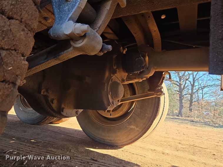 image for item ET1244 1990 Ford LT9000 dump truck