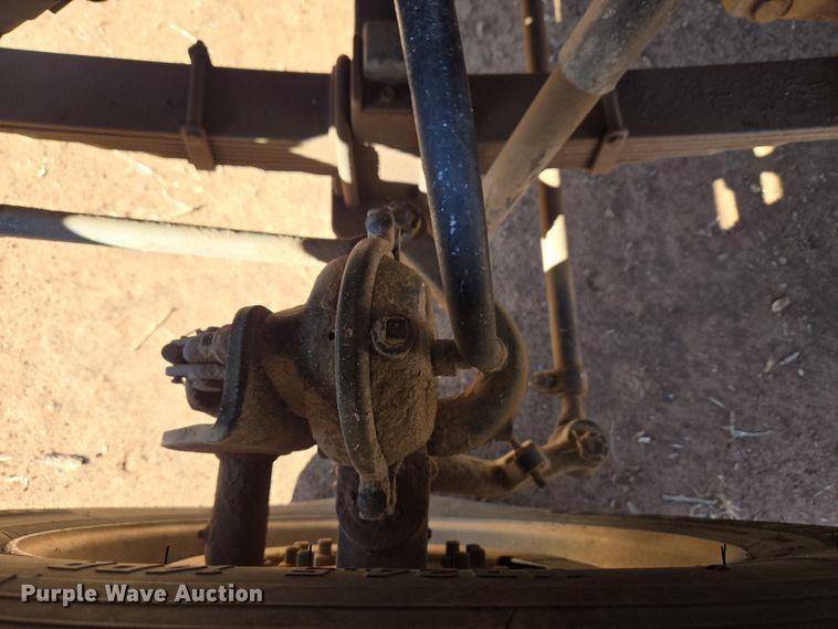 image for item ET1244 1990 Ford LT9000 dump truck