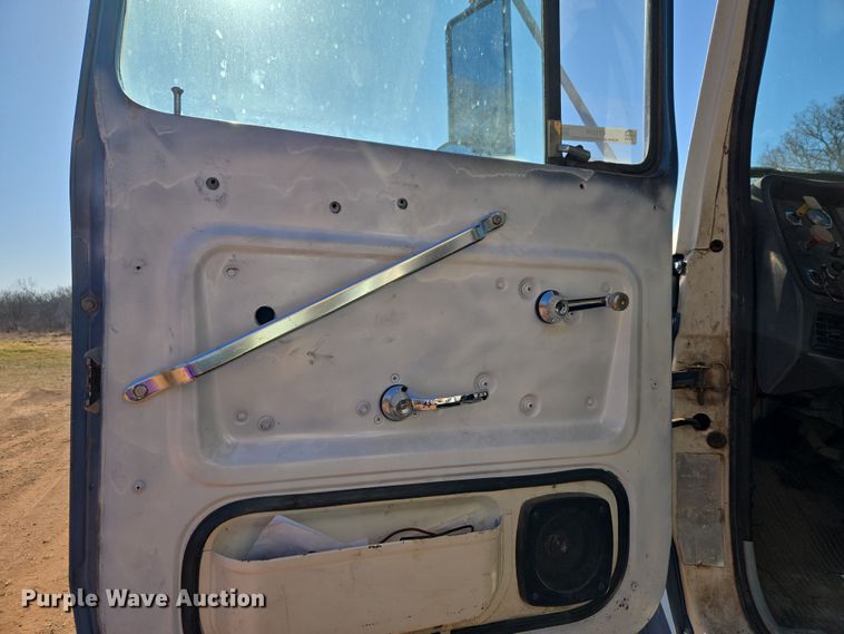 image for item ET1244 1990 Ford LT9000 dump truck