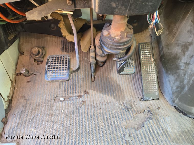 image for item ET1244 1990 Ford LT9000 dump truck