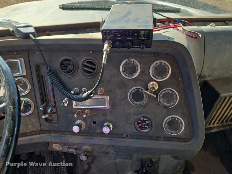 image for item ET1244 1990 Ford LT9000 dump truck