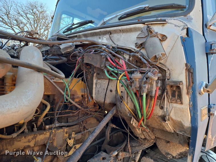 image for item ET1244 1990 Ford LT9000 dump truck