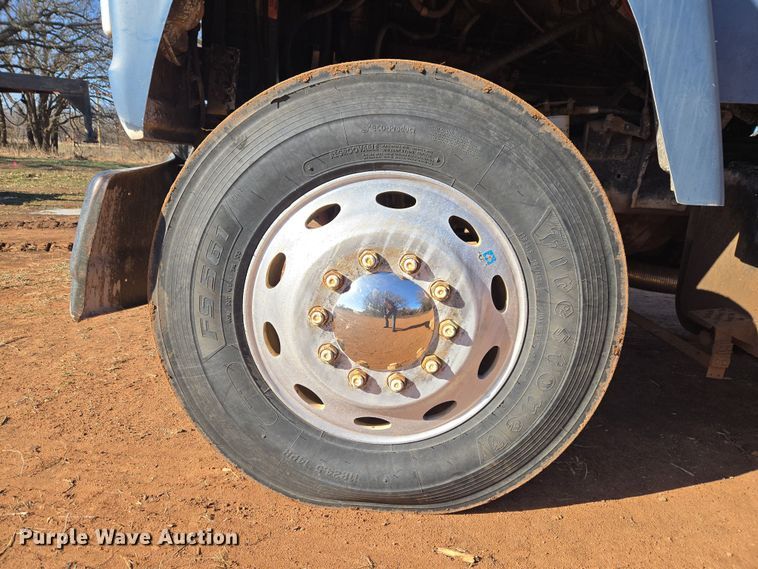 image for item ET1244 1990 Ford LT9000 dump truck