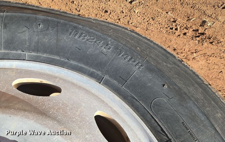 image for item ET1244 1990 Ford LT9000 dump truck