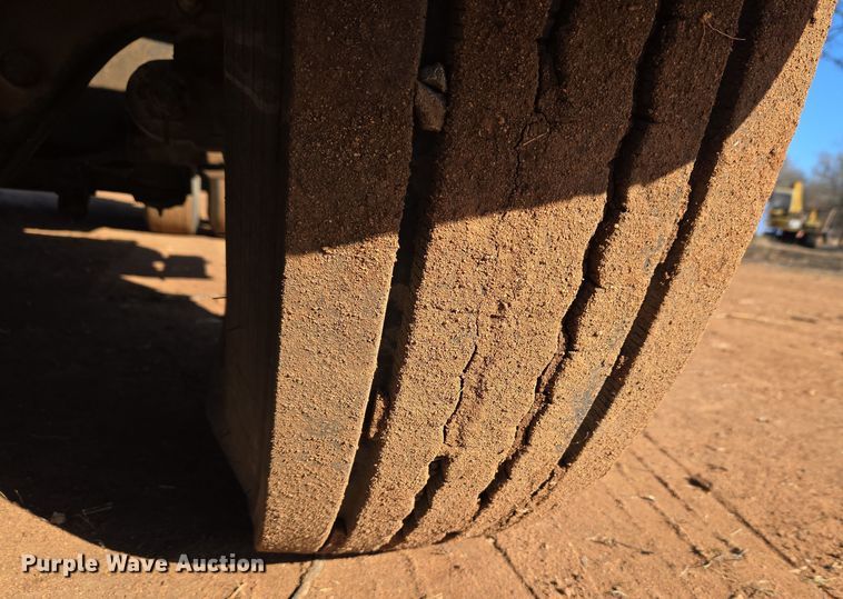 image for item ET1244 1990 Ford LT9000 dump truck