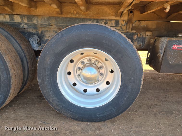 image for item ET1244 1990 Ford LT9000 dump truck