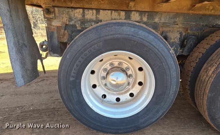 image for item ET1244 1990 Ford LT9000 dump truck