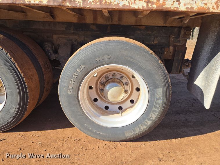 image for item ET1244 1990 Ford LT9000 dump truck