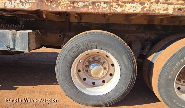 image for item ET1244 1990 Ford LT9000 dump truck