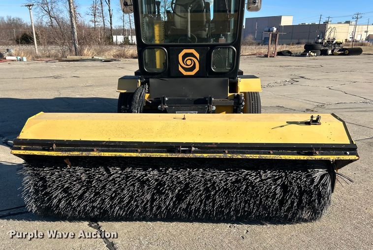 image for item ET6883 2021 Smith Challenger Super Broom SCM 400 broom