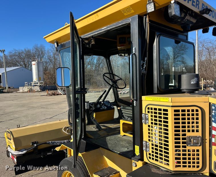 image for item ET6883 2021 Smith Challenger Super Broom SCM 400 broom