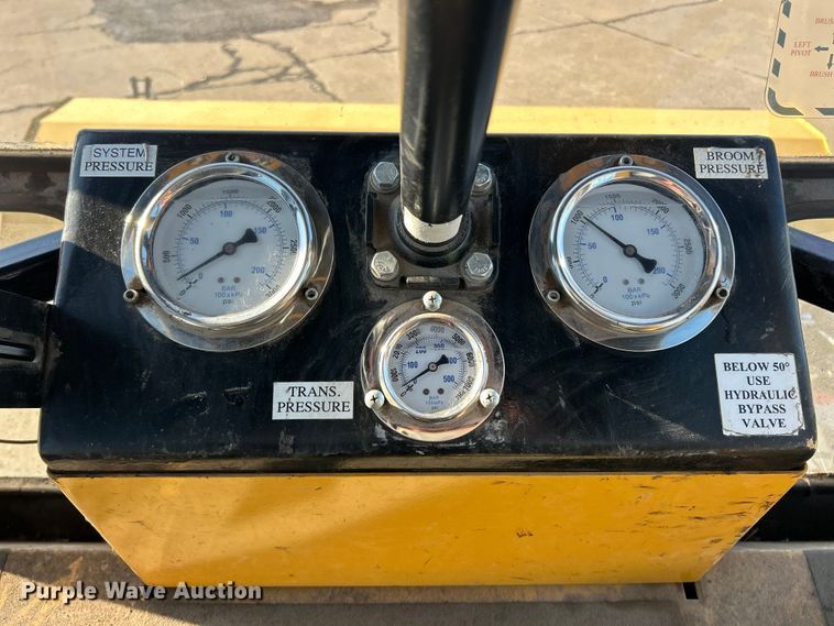 image for item ET6883 2021 Smith Challenger Super Broom SCM 400 broom