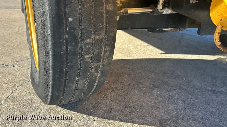 image for item ET6883 2021 Smith Challenger Super Broom SCM 400 broom