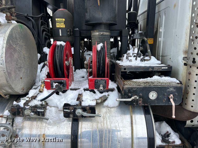 image for item ET6932 1998 International 2554 sewer jetter truck