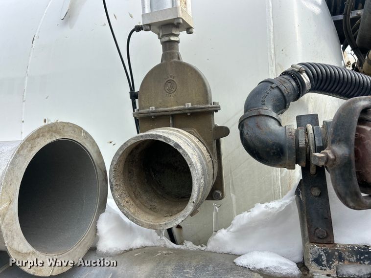 image for item ET6932 1998 International 2554 sewer jetter truck