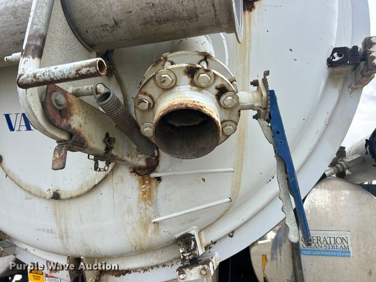 image for item ET6932 1998 International 2554 sewer jetter truck