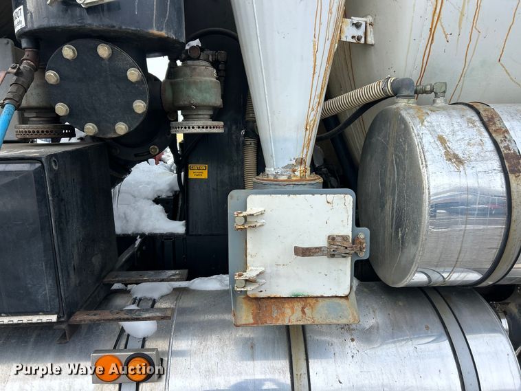 image for item ET6932 1998 International 2554 sewer jetter truck