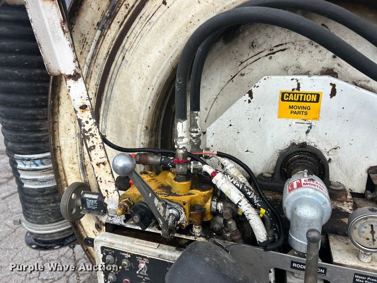 image for item ET6932 1998 International 2554 sewer jetter truck