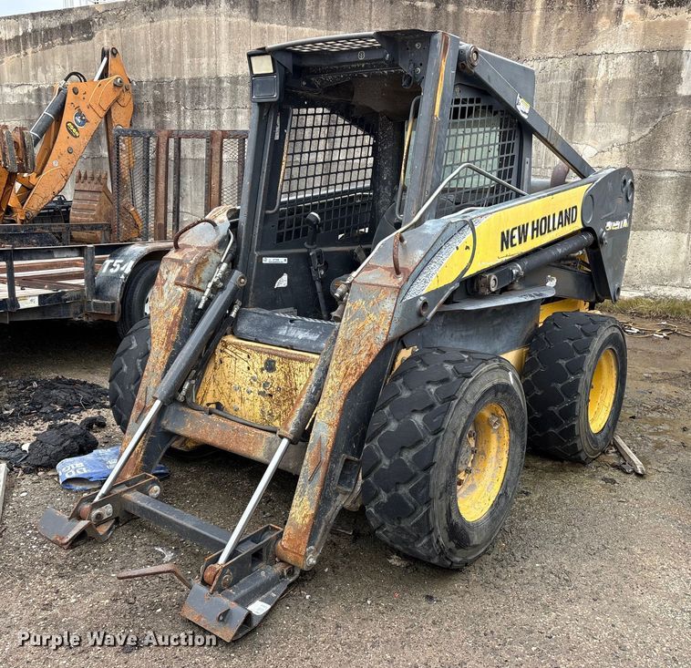 image for item ET7359 2006 New Holland L190 skid steer loader
