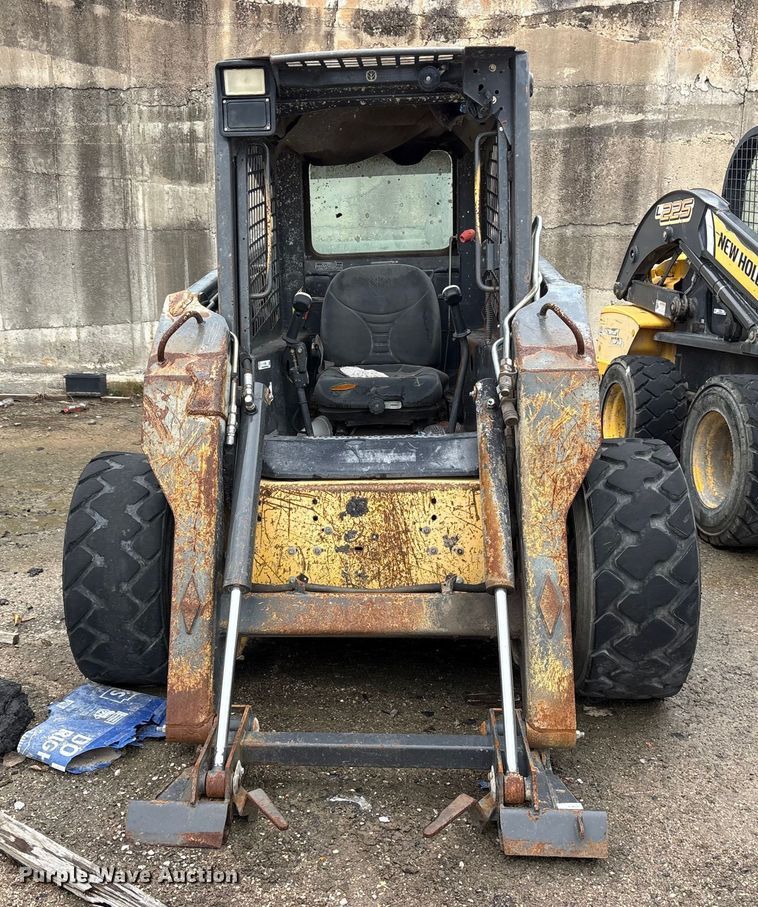 image for item ET7359 2006 New Holland L190 skid steer loader